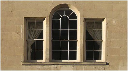 jendela kaca ruang tamu Palladian Window