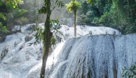 Air Terjun Saluopa Tempat Wisata Romantis di Daerah Sulawesi Tengah